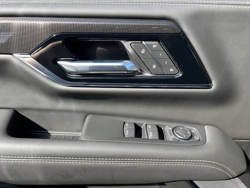 2025 GMC Yukon Elevation