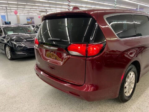 2020 Chrysler Voyager LX