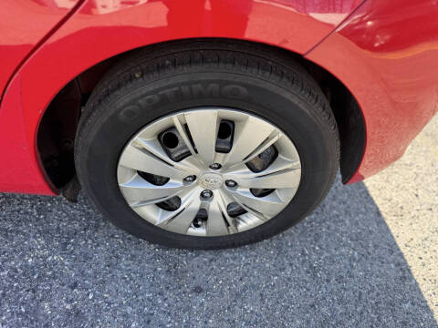 2014 Toyota Yaris 5-Door LE