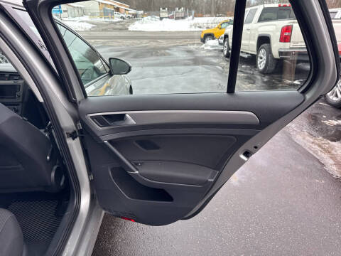 2017 Volkswagen Golf TSI S