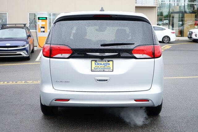 2024 Chrysler Voyager LX