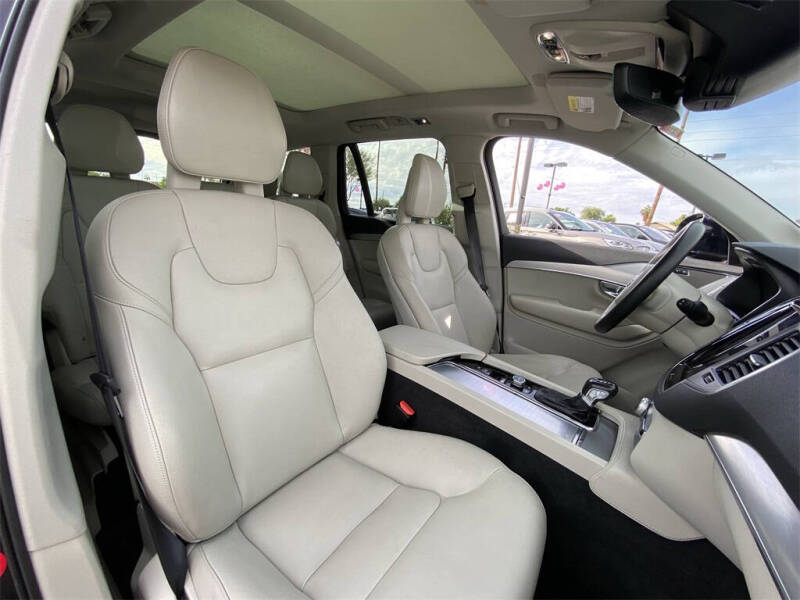 2016 Volvo XC90 T5 Momentum