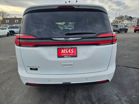 2024 Chrysler Pacifica Touring L