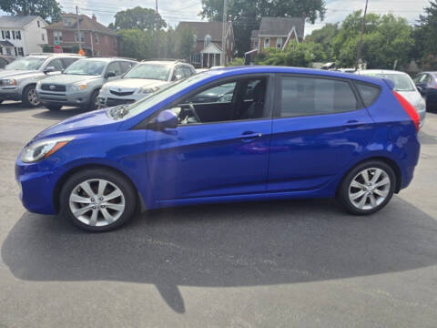 2012 Hyundai Accent SE