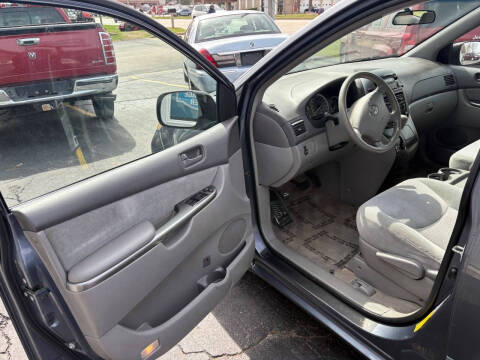 2008 Toyota Sienna CE 7-Passenger