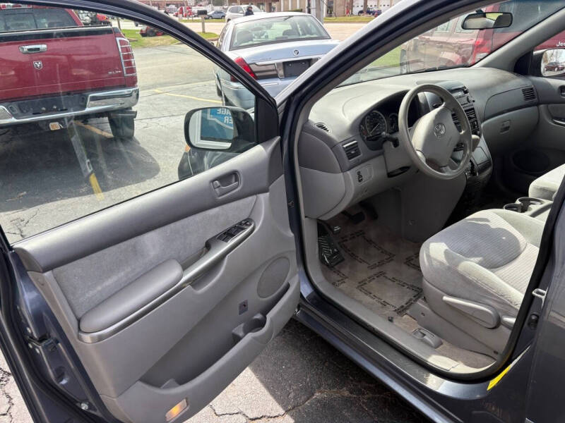 2008 Toyota Sienna CE 7-Passenger