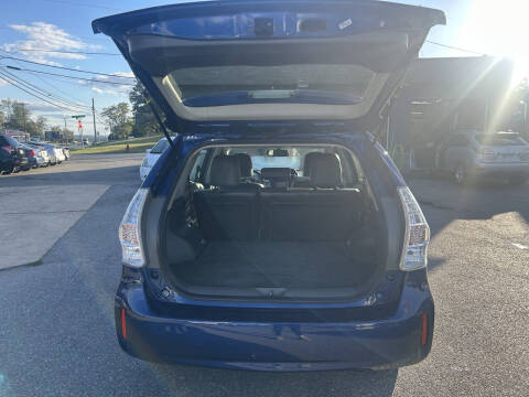 2013 Toyota Prius v Five