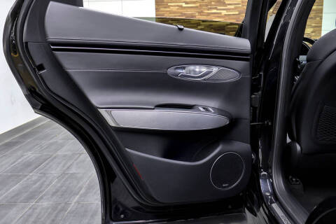 2022 Genesis GV70 2.5T Standard