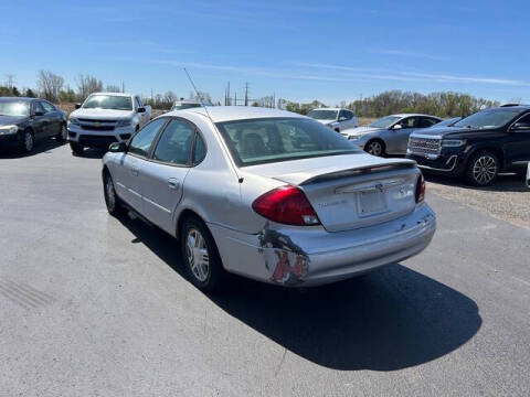 2003 Ford Taurus SE