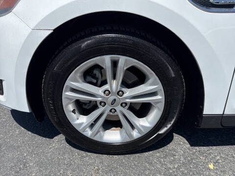 2017 Ford Taurus SEL