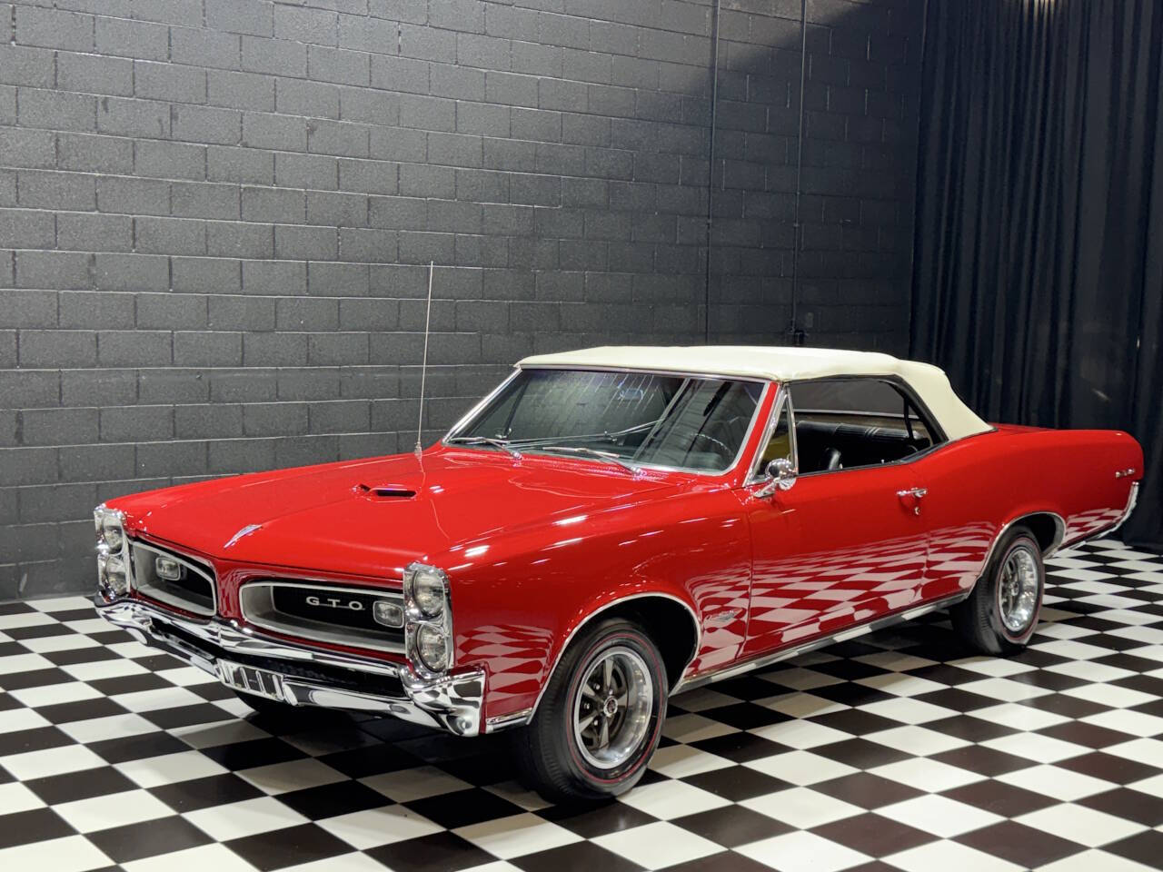 1966 Pontiac GTO 2
