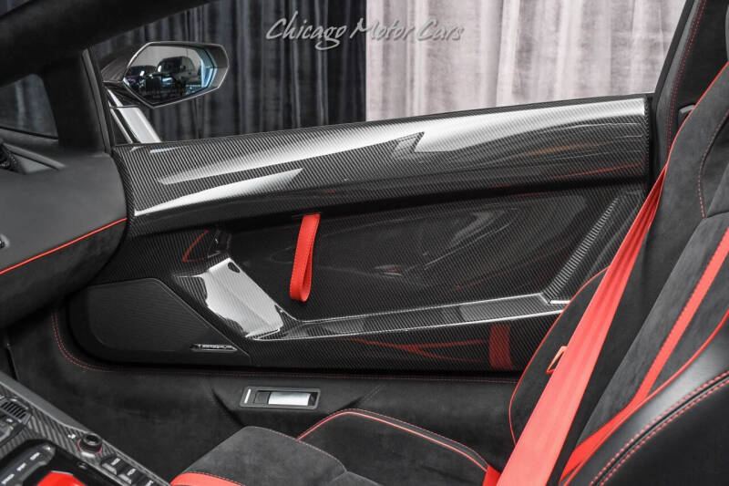 2016 Lamborghini Aventador LP 750-4 SV