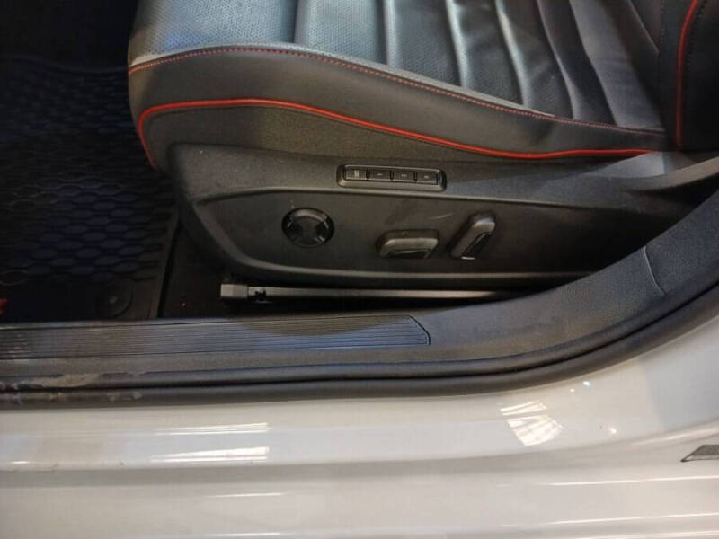 2024 Volkswagen Golf GTI Autobahn