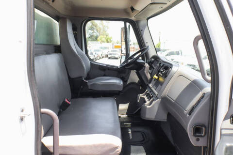 2023 Freightliner M2 106