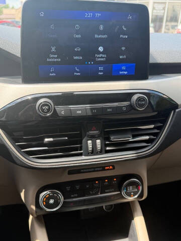 2020 Ford Escape SE