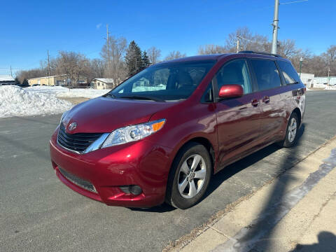2016 Toyota Sienna for sale at ONG Auto in Farmington MN
