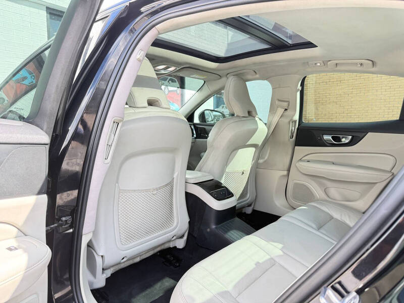 2024 Volvo S60 Recharge T8 Plus Dark Theme