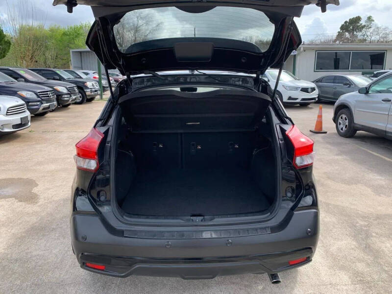 2020 Nissan Kicks SR