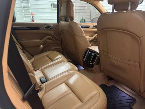2017 Porsche Cayenne Platinum Edition