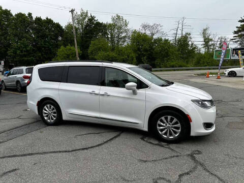 2017 Chrysler Pacifica Touring-L