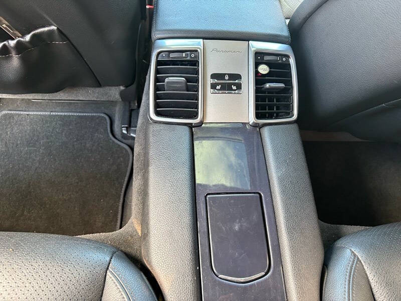 2012 Porsche Panamera 4