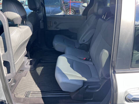 2023 Toyota Sienna XLE 8-Passenger