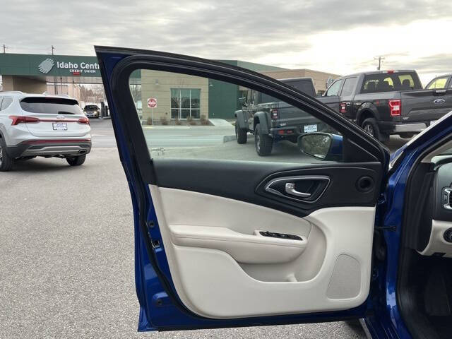 2015 Chrysler 200 Limited