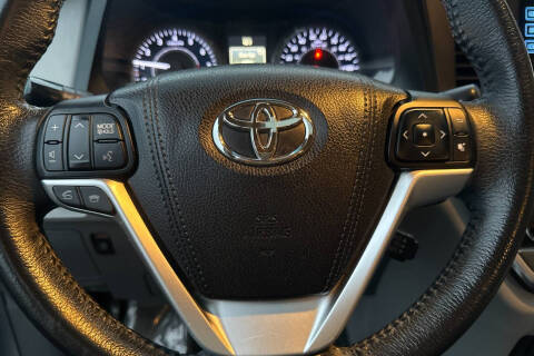 2017 Toyota Sienna XLE Premium 8-Passenger