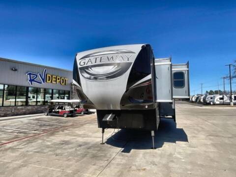 2018 Heartland GATEWAY 3211CC for sale at Ultimate RV in White Settlement TX