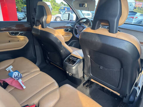 2016 Volvo XC90 T6 Momentum