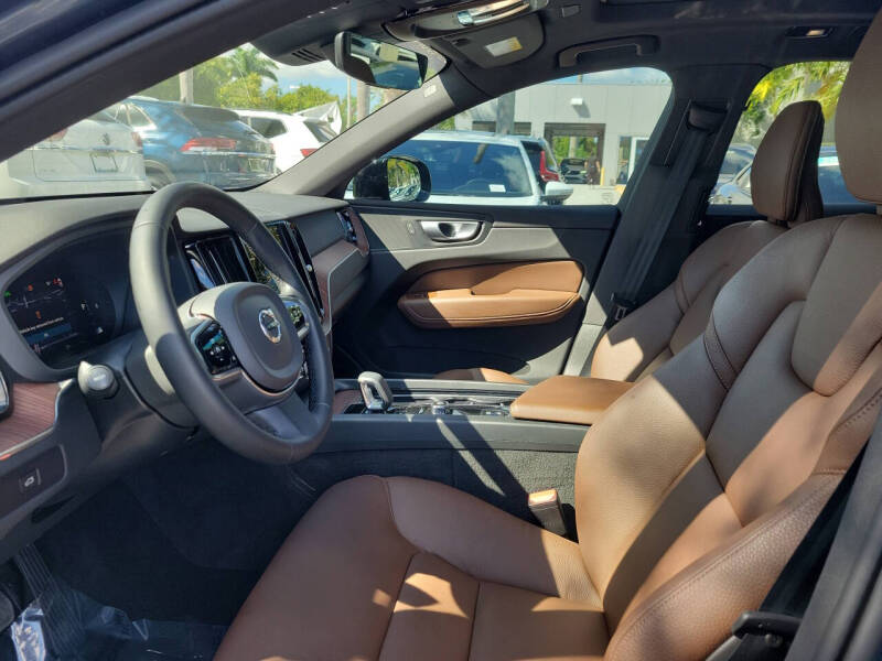 2024 Volvo XC60 B5 Plus Dark Theme