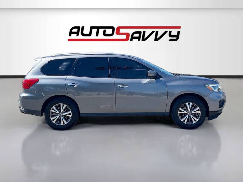 2017 Nissan Pathfinder SV