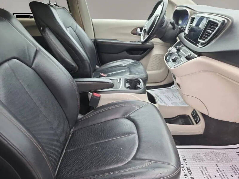 2017 Chrysler Pacifica Touring-L Plus