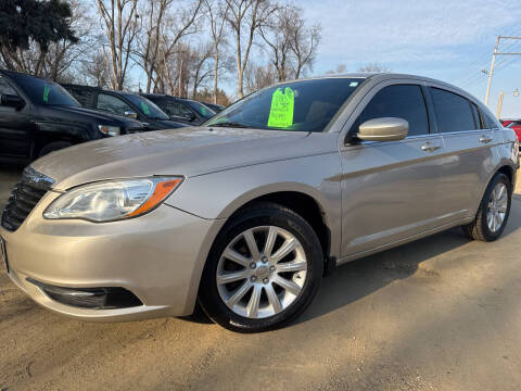 2013 Chrysler 200 for sale at Northwoods Auto & Truck Sales in Machesney Park IL