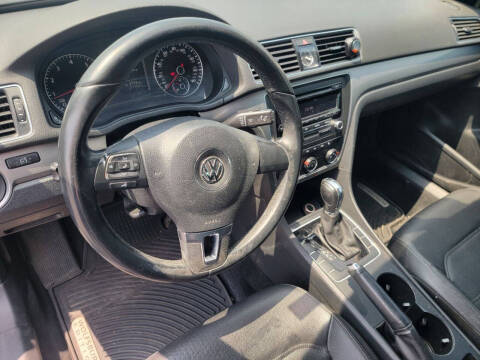 2014 Volkswagen Passat 2.5L Wolfsburg Edition