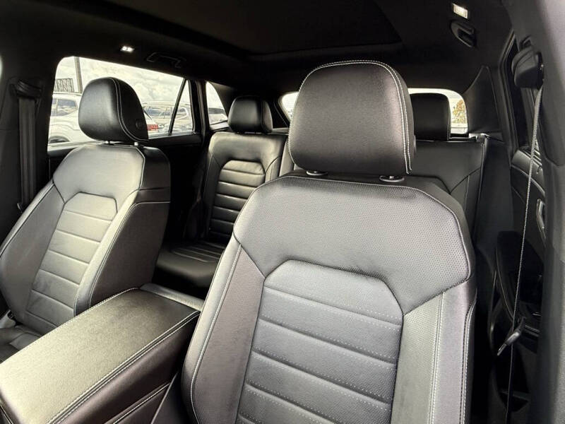 2026 Volkswagen Atlas Cross Sport SEL R-Line Black 4Motion