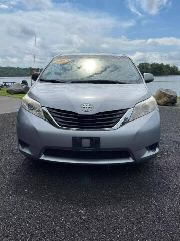 2013 Toyota Sienna for sale at T & Q Auto in Cohoes NY