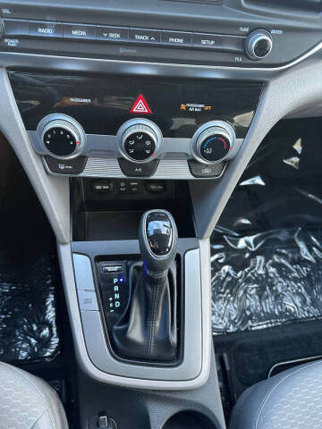 2019 Hyundai Elantra SE