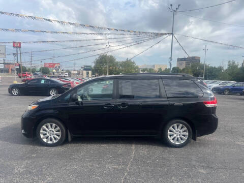 2012 Toyota Sienna LE 7-Passenger