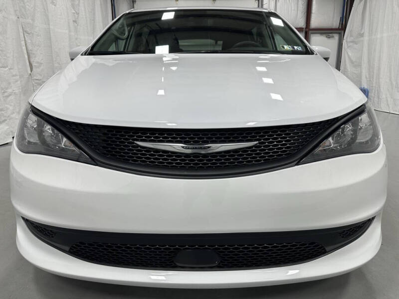 2023 Chrysler Voyager LX