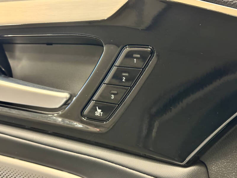 2025 Acura MDX w/Tech