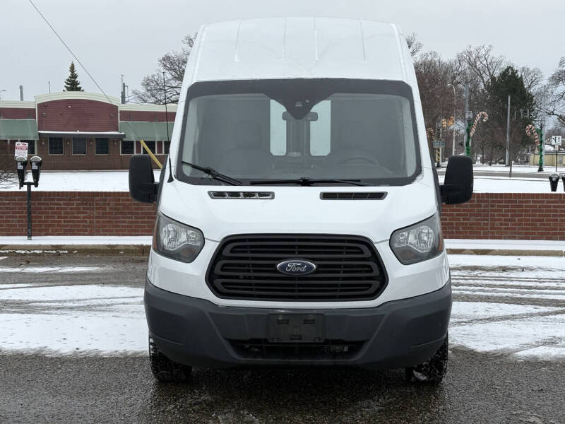 2016 Ford Transit Base's photo