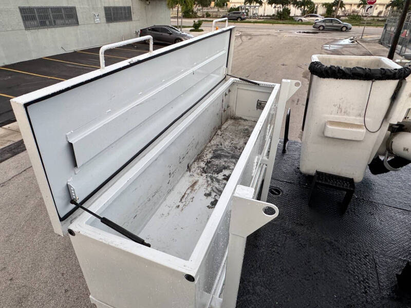 2018 Freightliner M2 106