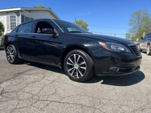 2013 Chrysler 200 for sale at Paramount Motors in Taylor MI