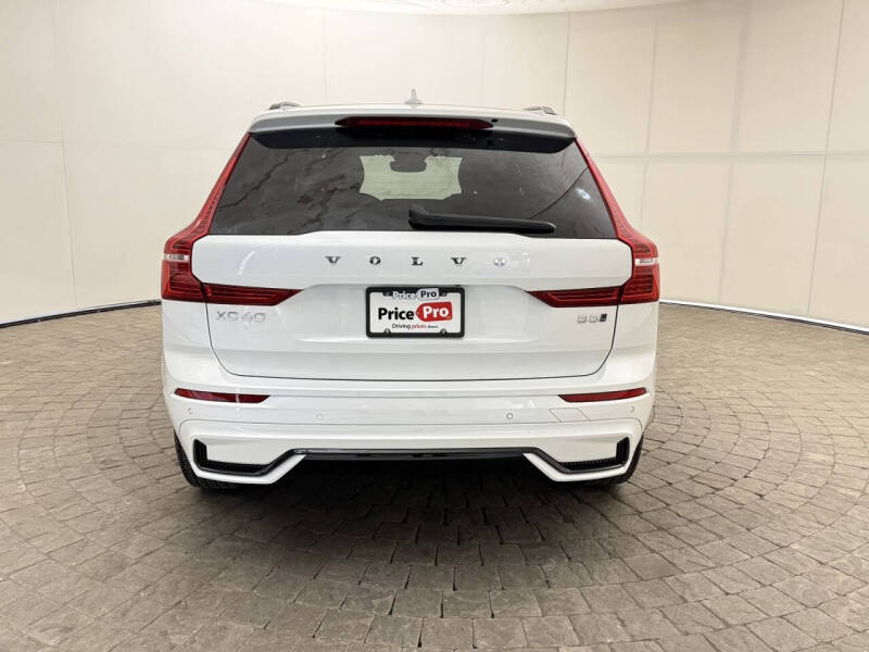 2025 Volvo XC60 B5 Plus Dark Theme