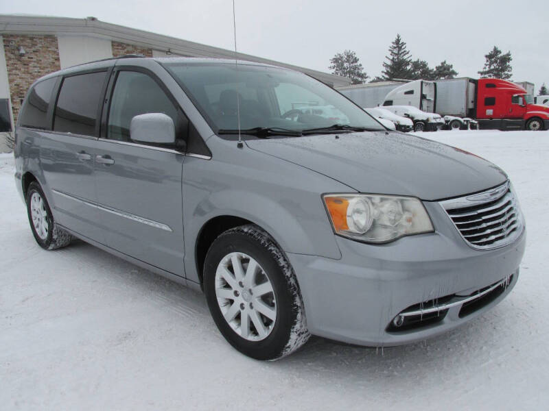 2014 Chrysler Town & Country Touring's photo