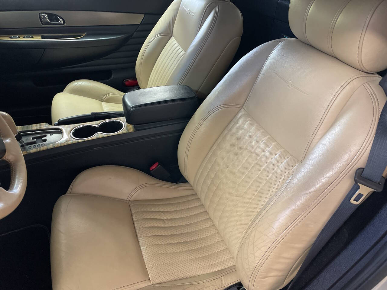 2004 Ford Thunderbird 16
