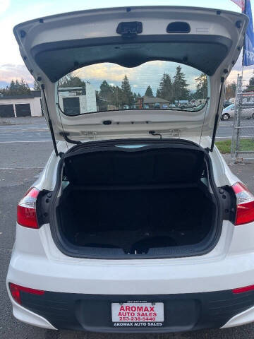 2016 Kia Rio 5-Door LX