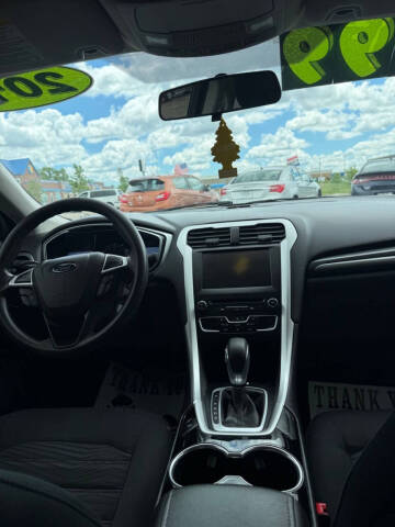 2016 Ford Fusion SE