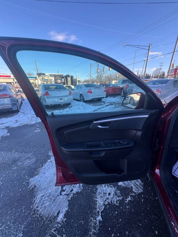 2011 Chevrolet Traverse LT